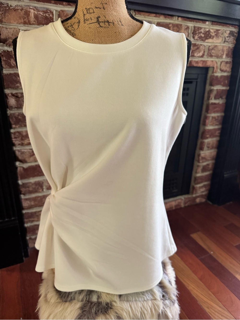 Modern works scuba feel top